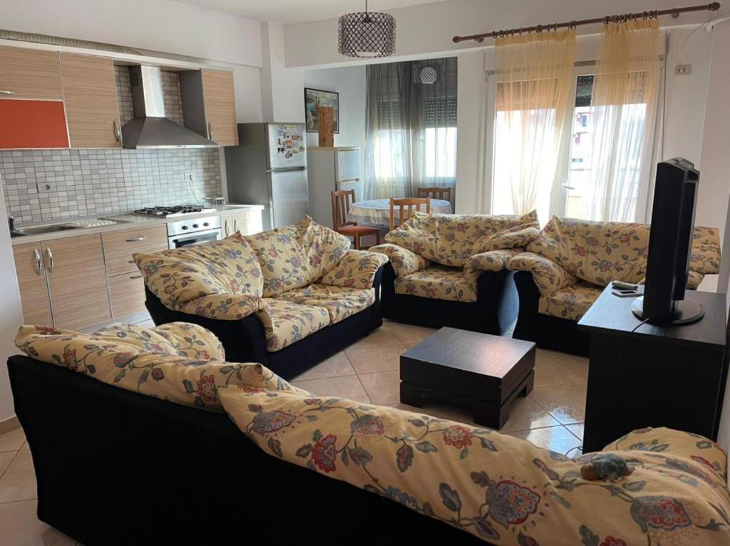 Ela Appartaments Vlorë Buitenkant foto